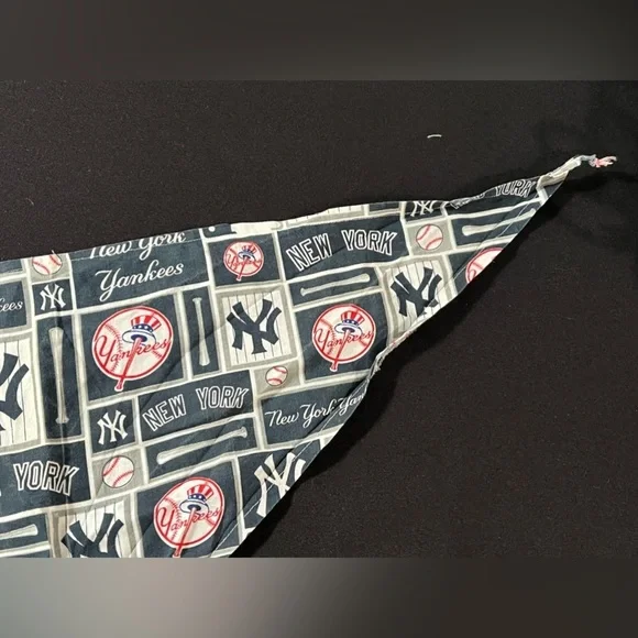 It’s a bandana! Bundle of 2 Yankees bandanas for pups in 2 sizes. EUC - Picture 2 of 9